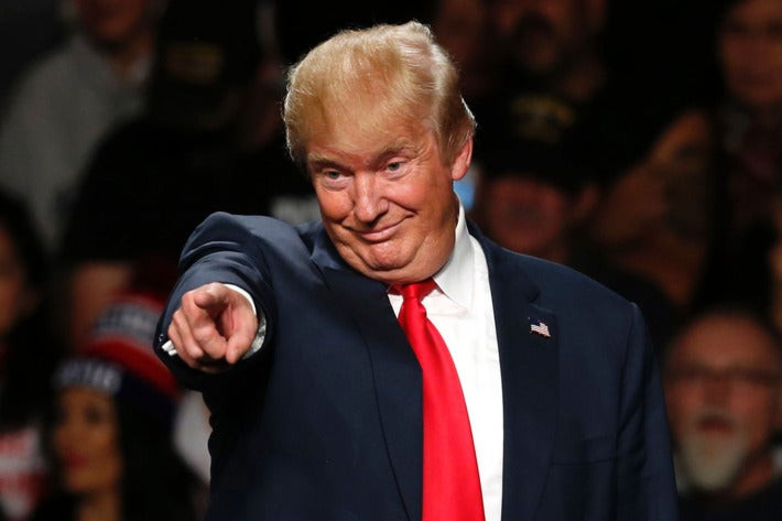 Στην αντεπίθεση ο Τραμπ: Κατηγορεί την Ουκρανία ότι βοήθησε την Χίλαρι Κλίντον προεκλογικά